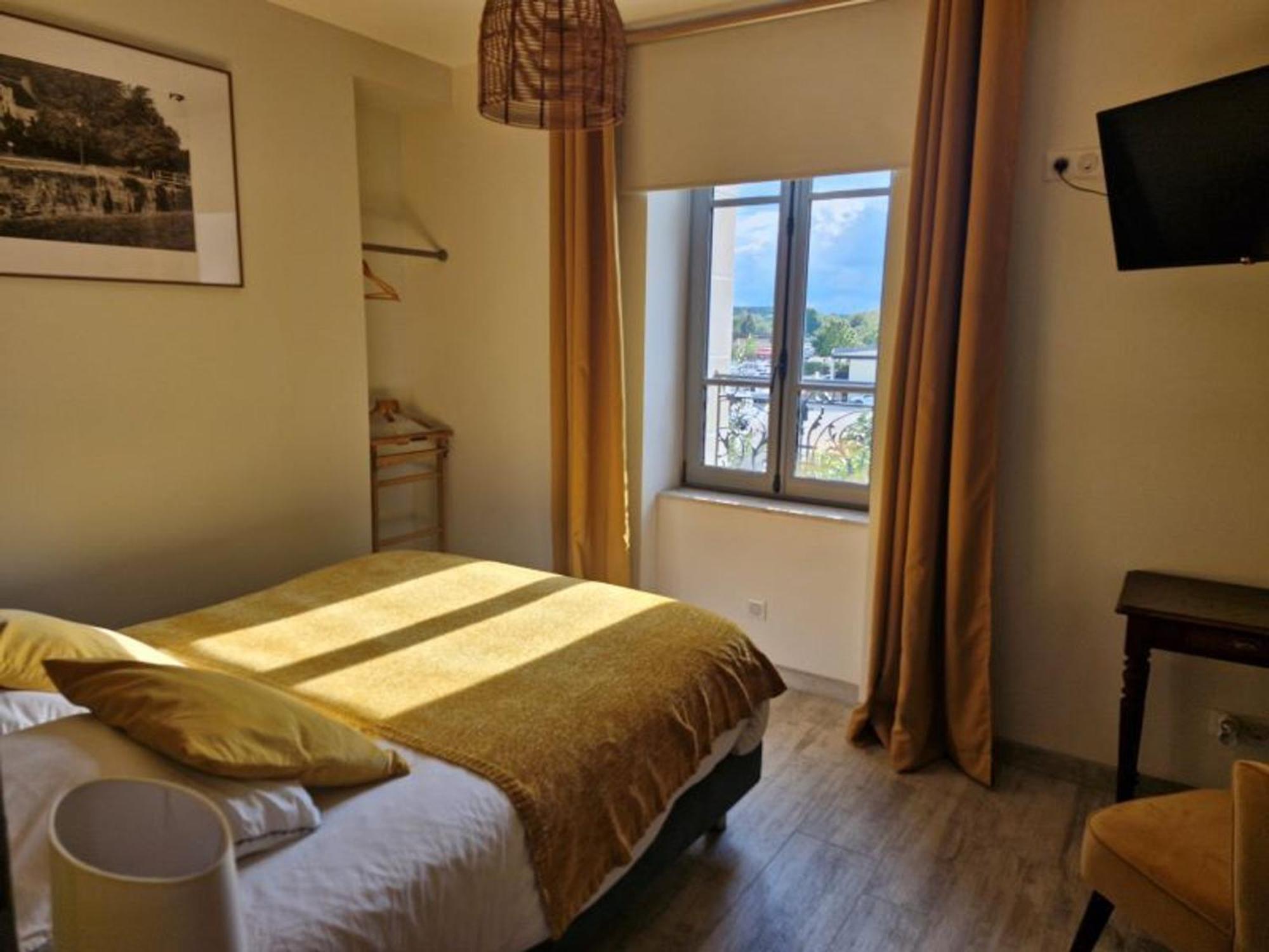 Gite Spacieux A Briare Avec Terrasse, Ideale Pour Familles Et Seminaires, Animaux Acceptes. - Fr-1-590-371 外观 照片