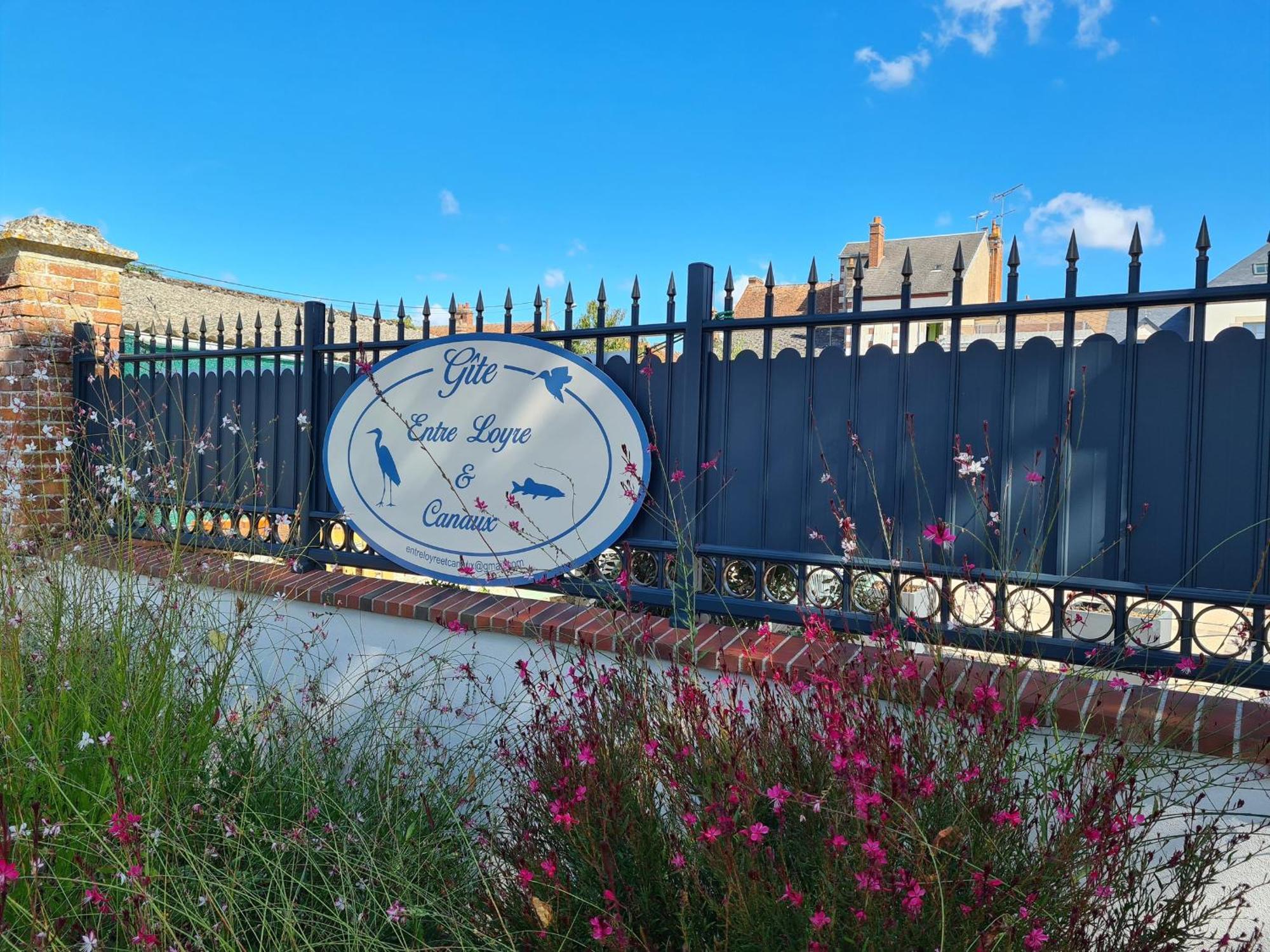 Gite Spacieux A Briare Avec Terrasse, Ideale Pour Familles Et Seminaires, Animaux Acceptes. - Fr-1-590-371 外观 照片